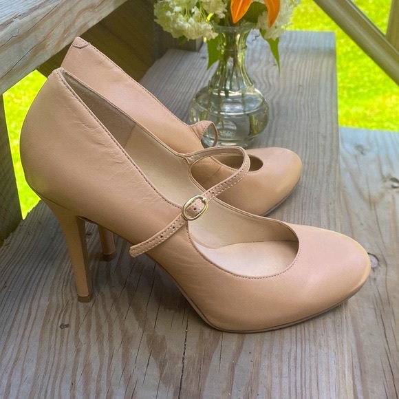 Nine West 4-1/2" High Heels, Camel, Size 9 - Picture 9 of 9